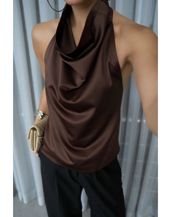 Degaje Yaka Sırtı Açık Saten Bluz Kahve