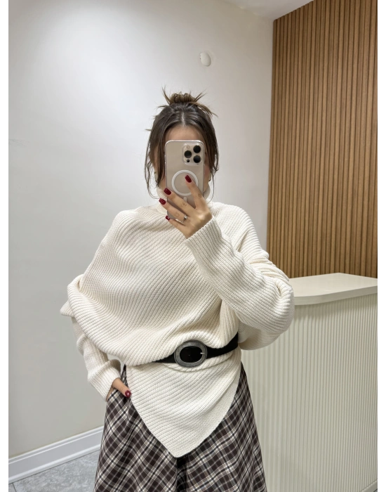 Boğazlı Kemerli Triko Kazak