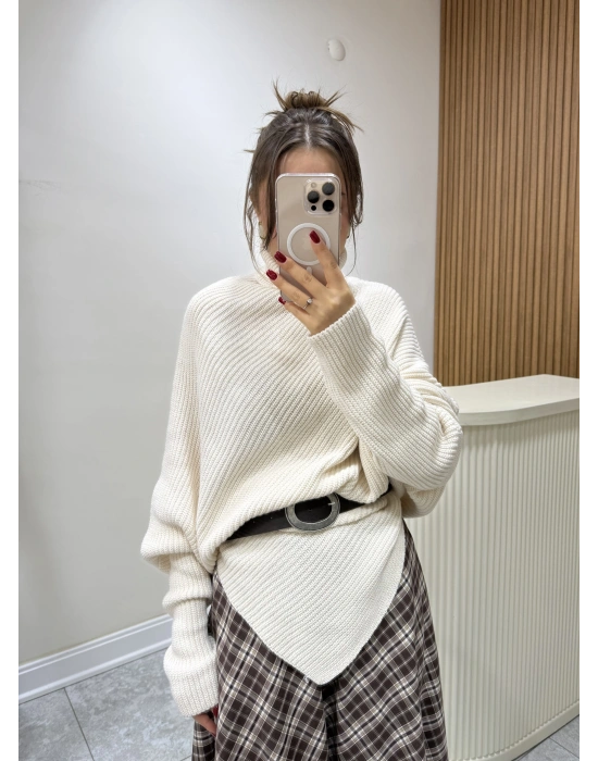 Boğazlı Kemerli Triko Kazak