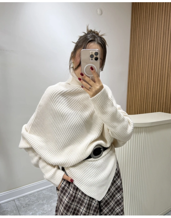 Boğazlı Kemerli Triko Kazak