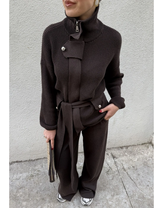 Dik Yakalı Kuşaklı Triko Takım Vizon