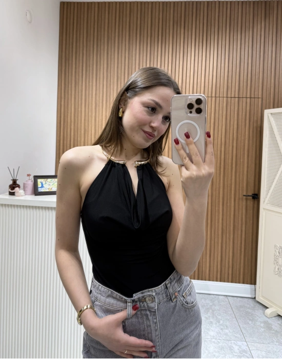 Aksesuar Detaylı Bluz Siyah