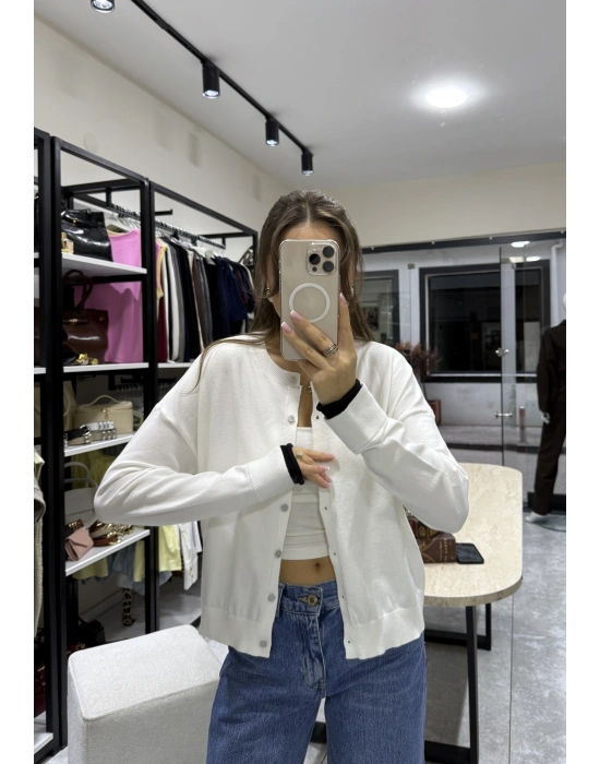 Kol Ucu Renkli Hırka Beyaz