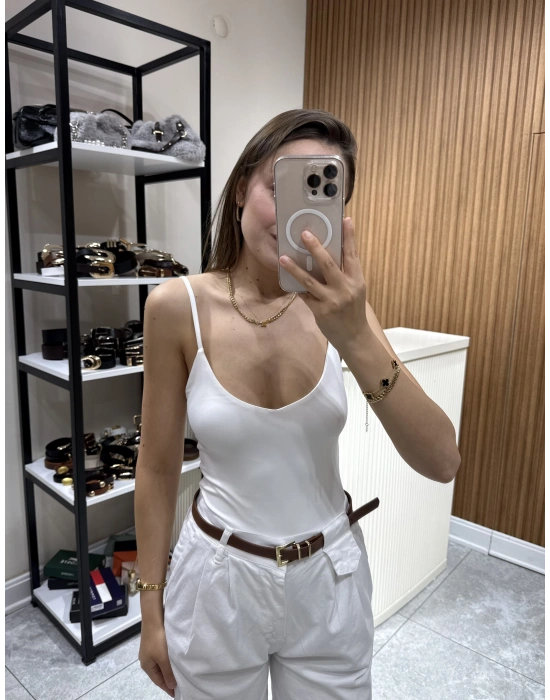 Marka Model Askılı Zıbın Beyaz