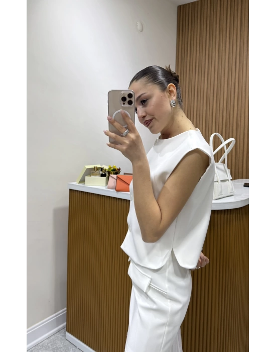 Marka Model Beyaz Yelek