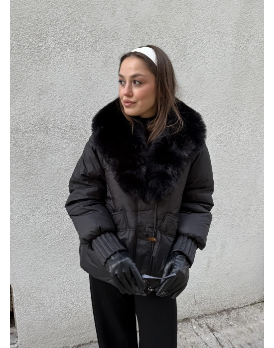 Yakası Kürk Detaylı Şişirme Mont Siyah