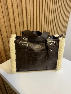 Peluş Detaylı Kahve Çanta