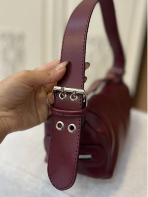 Kemer Detaylı Bordo çanta