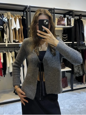 Siyah Kurdeleli Hırka Gri