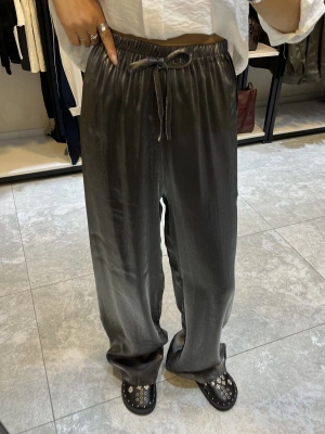 Saten Pantolon Gri