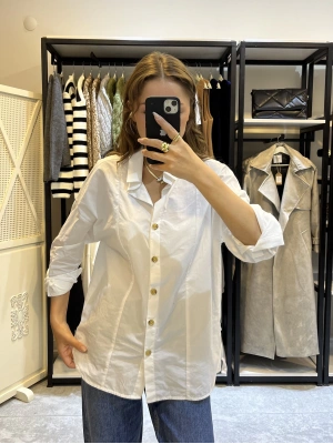 Lastik Yakalı Marka Beyaz Gömlek