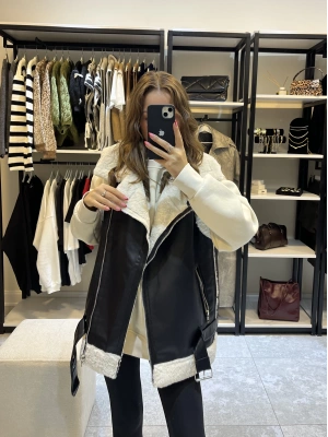 İçi Kürklü Siyah Deri Yelek