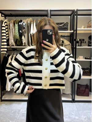 Marka Model Gold Düğmeli Triko Hırka