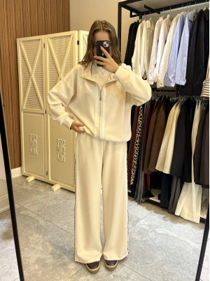 Marka Model Leopar Aplikeli Bej Eşofman Takımı