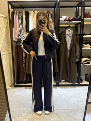 Marka Model Yan Şeritli Lacivert Eşofman Takımı