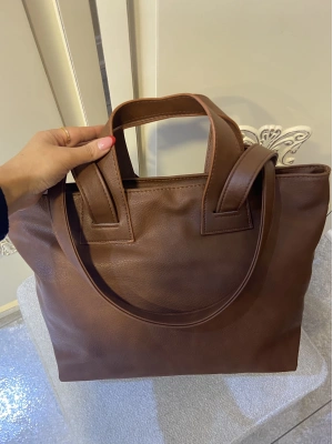 Çift Askılı Büyük Boy Kol Çantası Taba