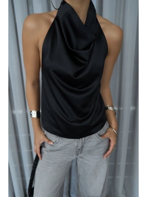 Degaje Yaka Sırtı Açık Saten Bluz Siyah