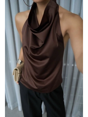 Degaje Yaka Sırtı Açık Saten Bluz Kahve