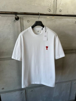 Marka Model Kalp Nakışlı Tshirt Beyaz