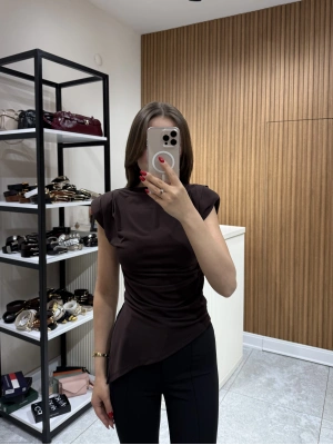 Vatkalı Asimetrik Kesim Bluz Kahve