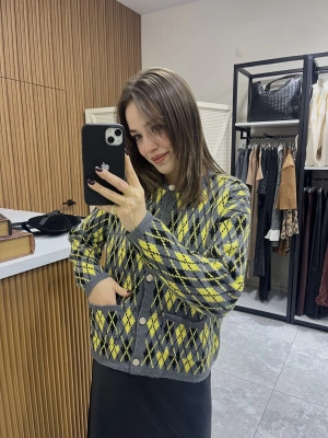 Marka Model Desenli Sarı Hırka