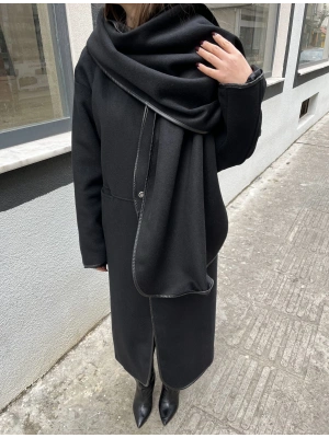 Siyah Şal Detaylı Kaban