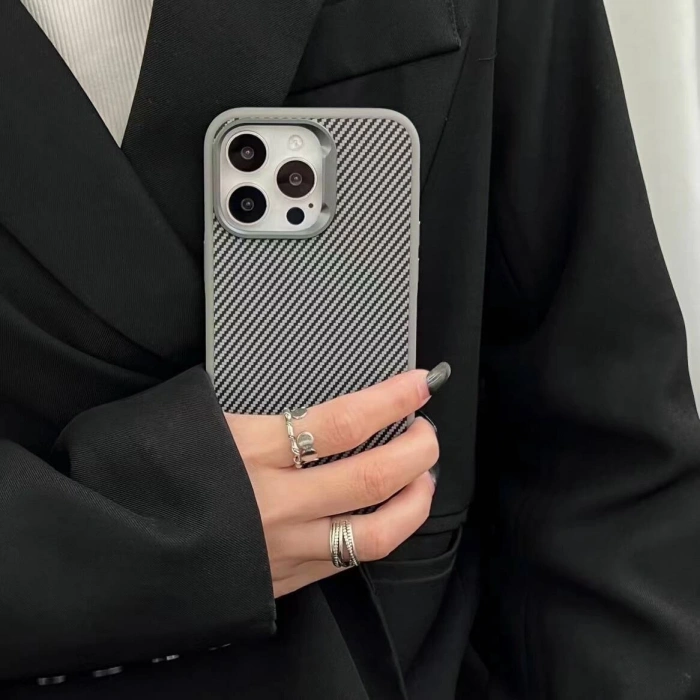 Apple iPhone 15 Pro Kılıf M-safe Şarj Özellikli Karbon Fiber Görünümlü Zore Troy Kapak