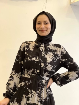 İçi astarlı pileli desenli siyah elbise