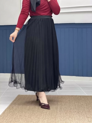 İçi astarlı siyah pileli etek