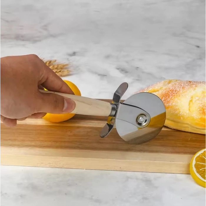 MyBru Paslanmaz Çelik Ahşap Saplı Pizza ve Hamur Kesici