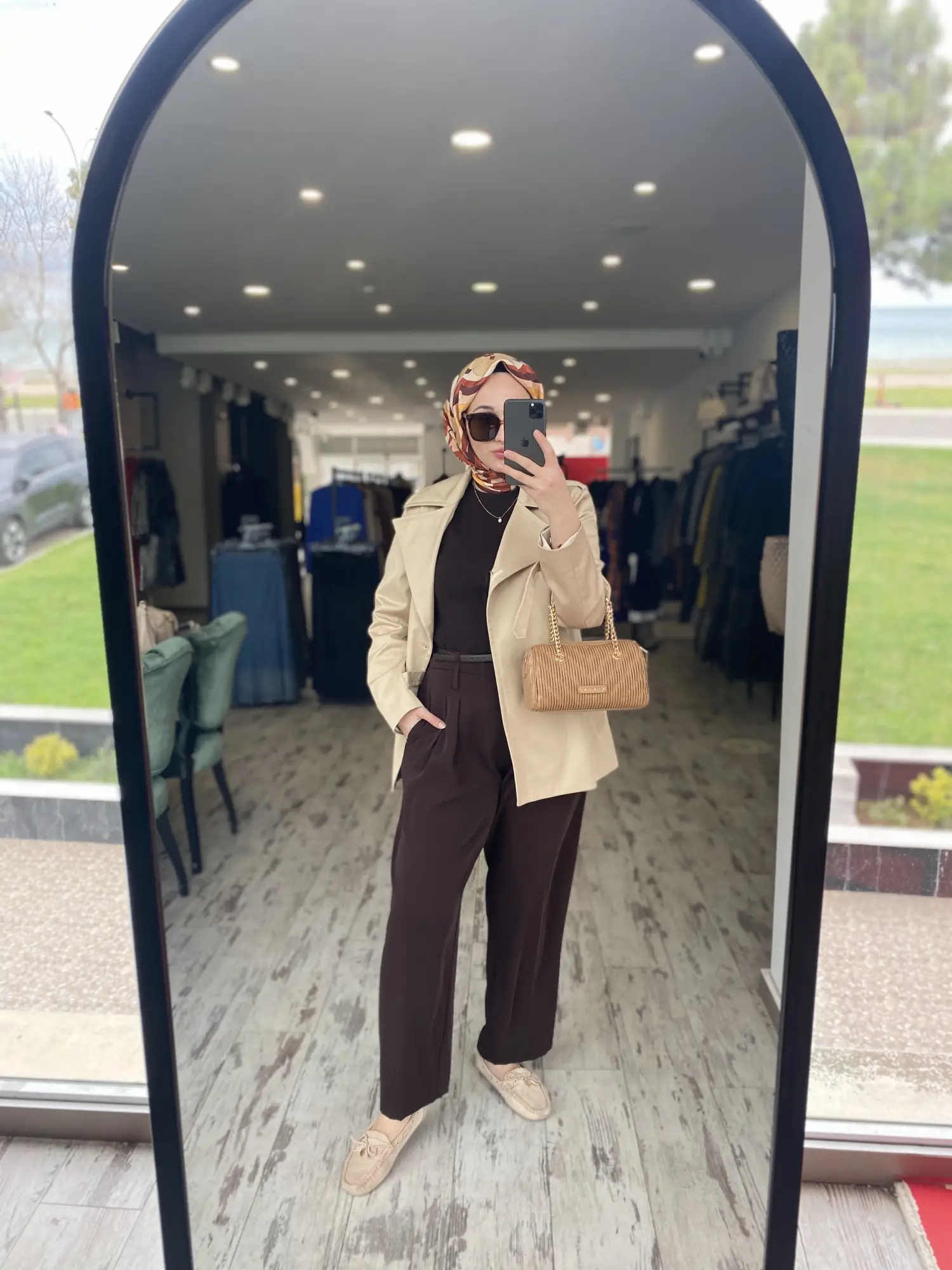 Kahma Önden Pile Detaylı Kemerli Pantolon