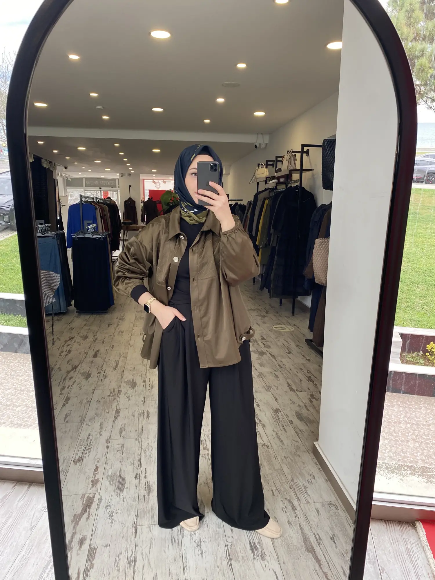 Kahma Önden Pile Detaylı Bol Paça Pantolon