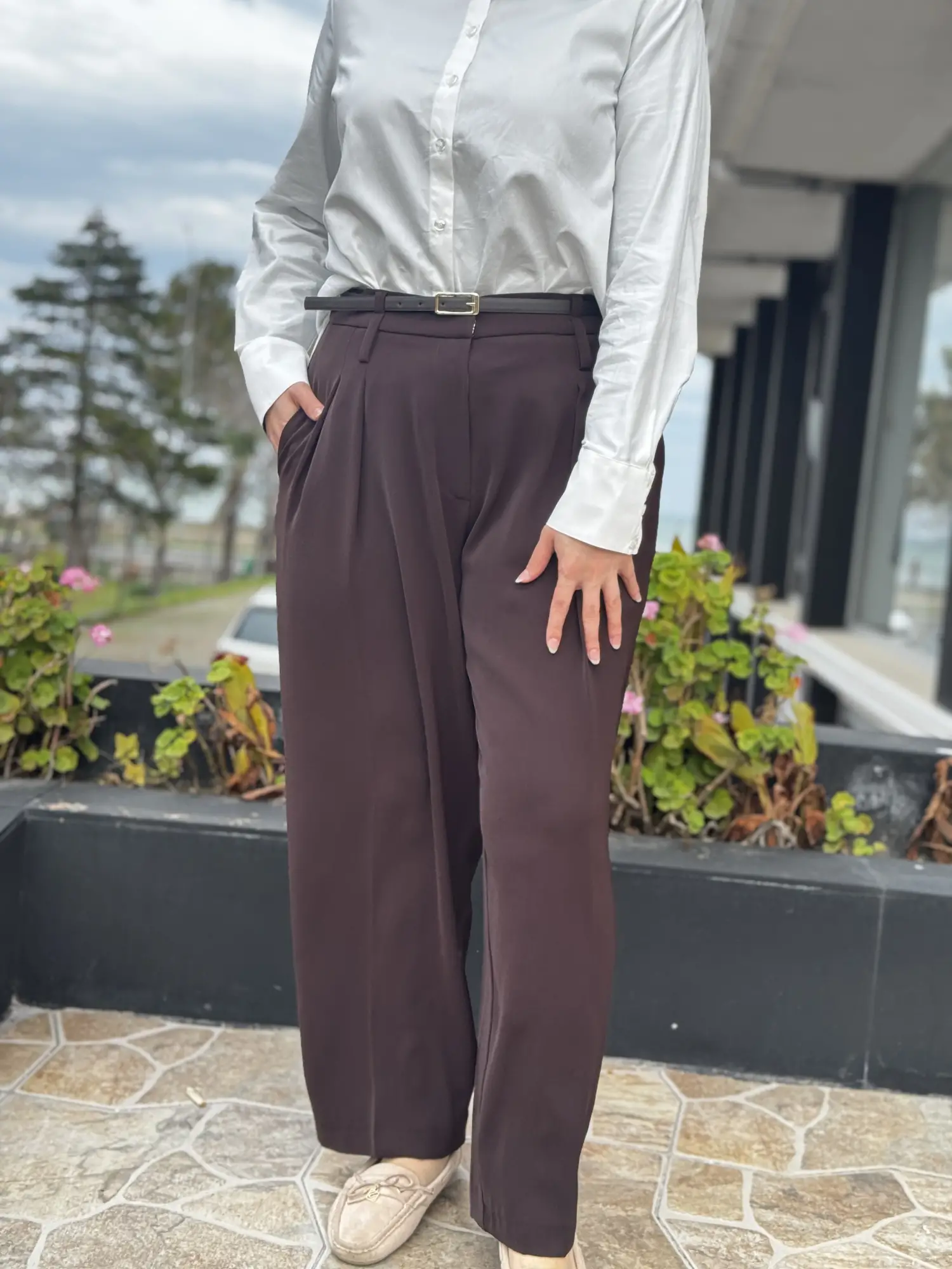 Kahma Önden Pile Detaylı Kemerli Pantolon