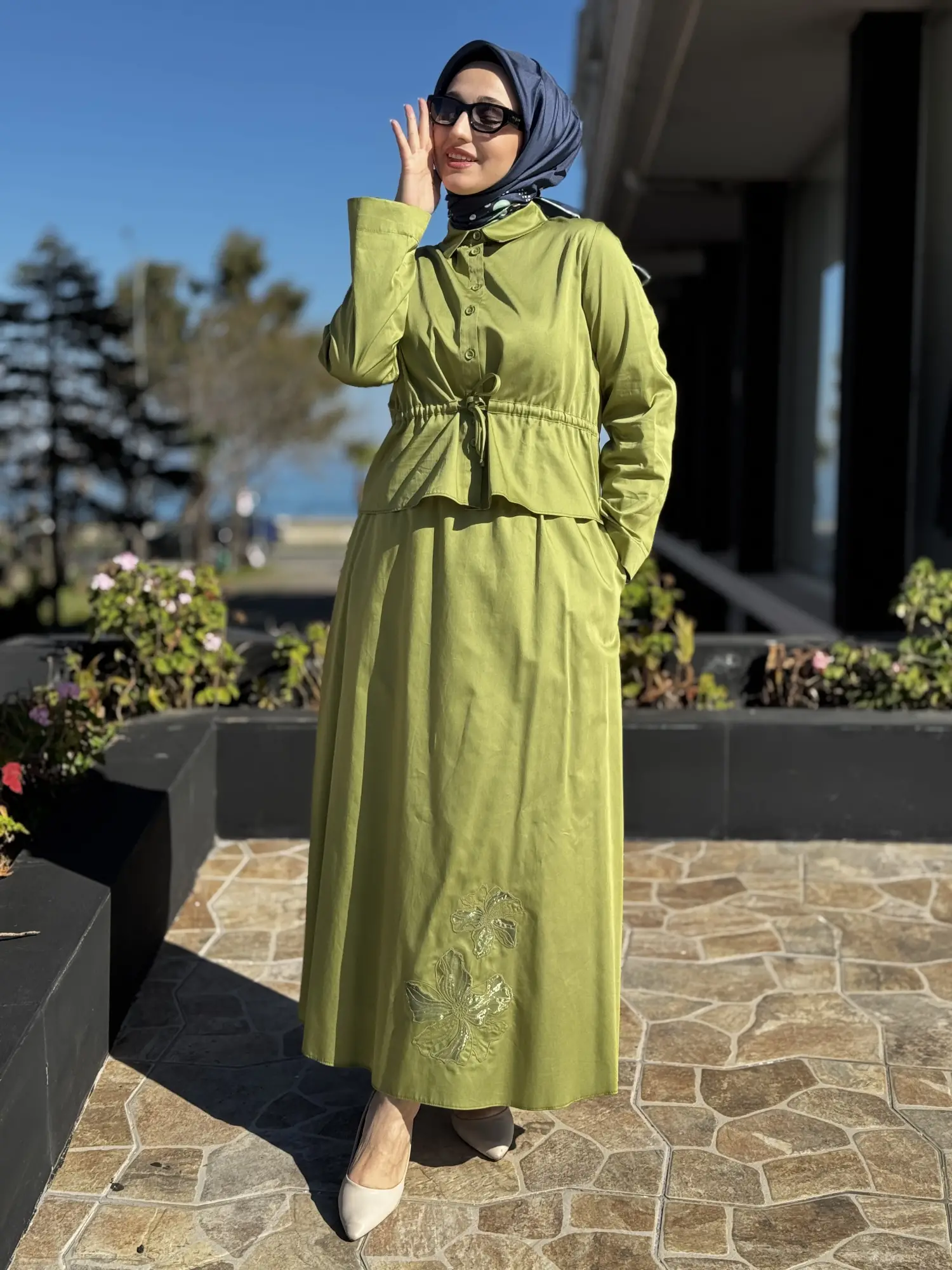 Kayra Sırtı Nakışlı Gömlek Etek Takım