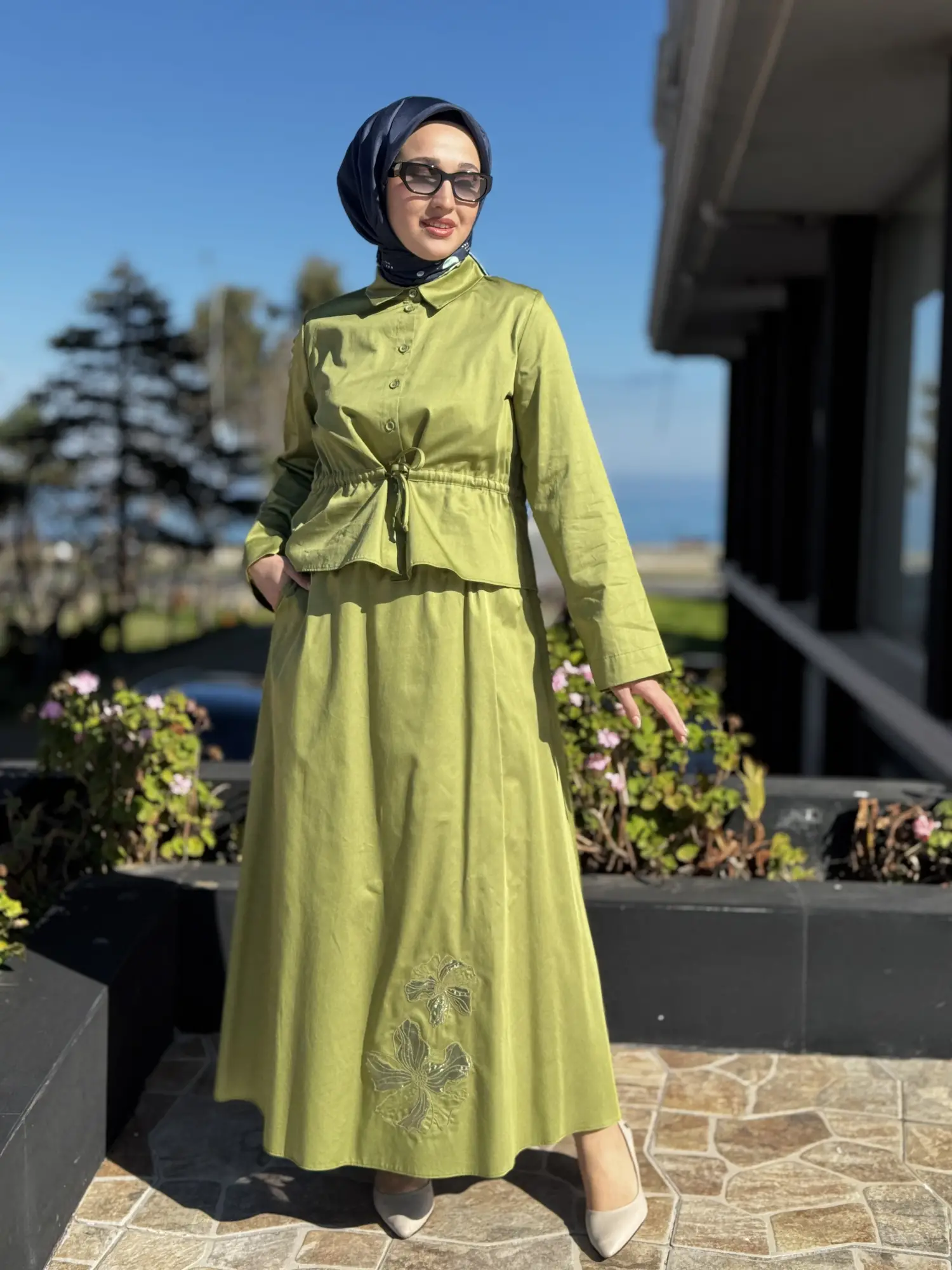 Kayra Sırtı Nakışlı Gömlek Etek Takım