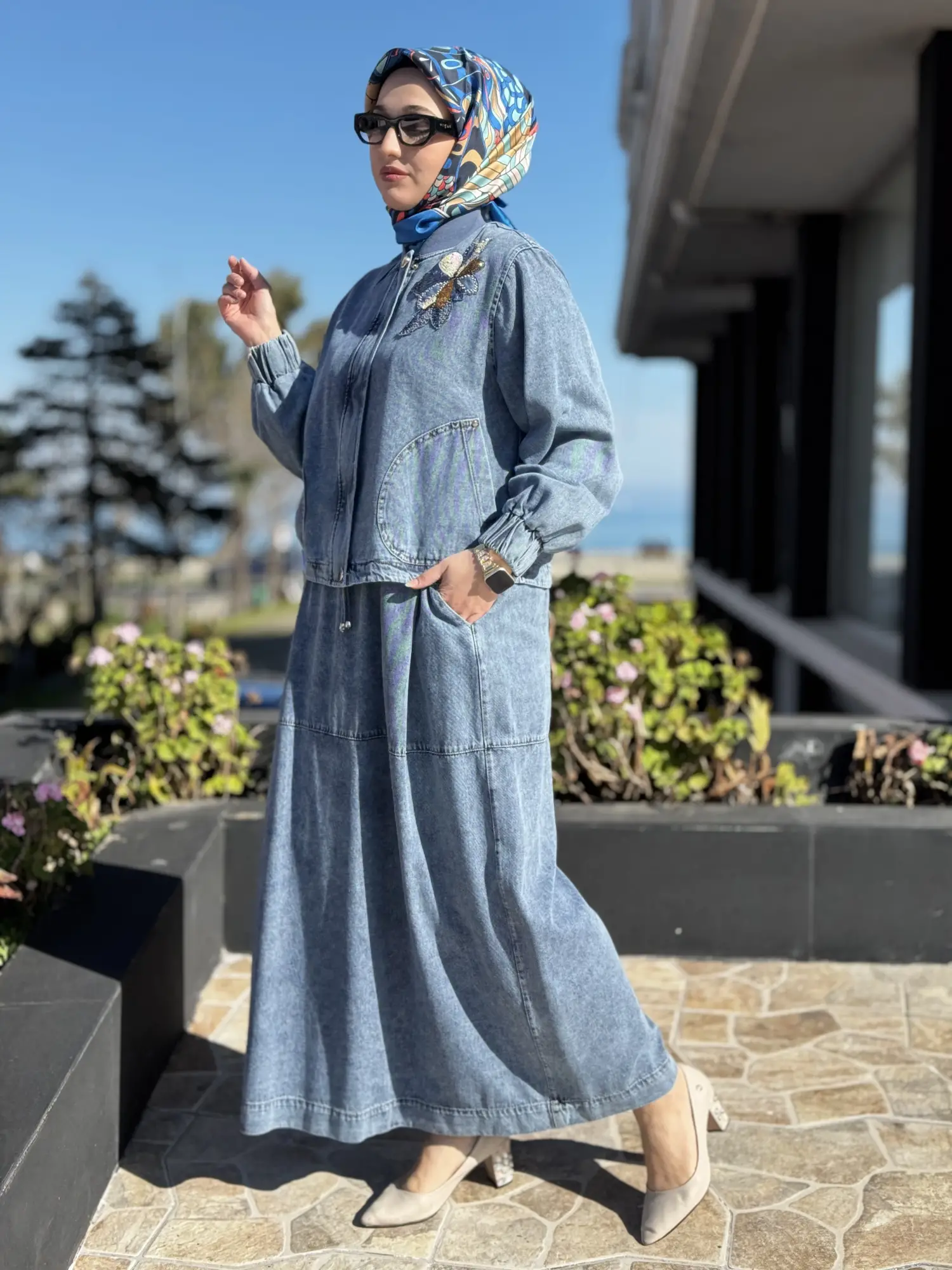 Kayra Yakası Boncuk İşlemeli Kot Ceket Etek Takım