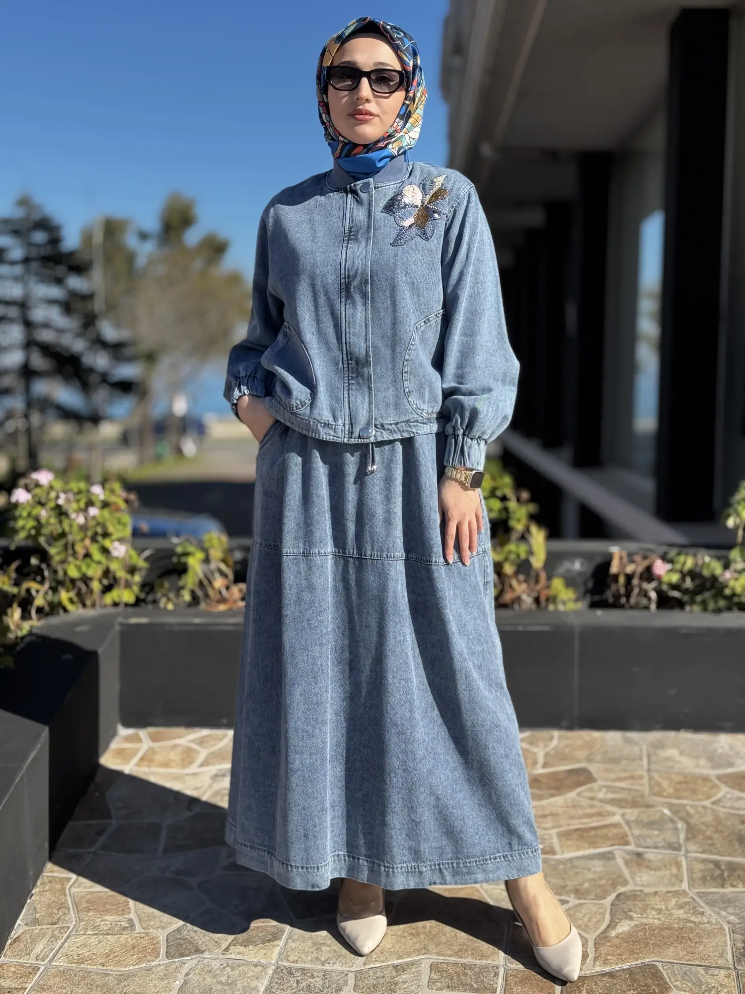 Kayra Yakası Boncuk İşlemeli Kot Ceket Etek Takım