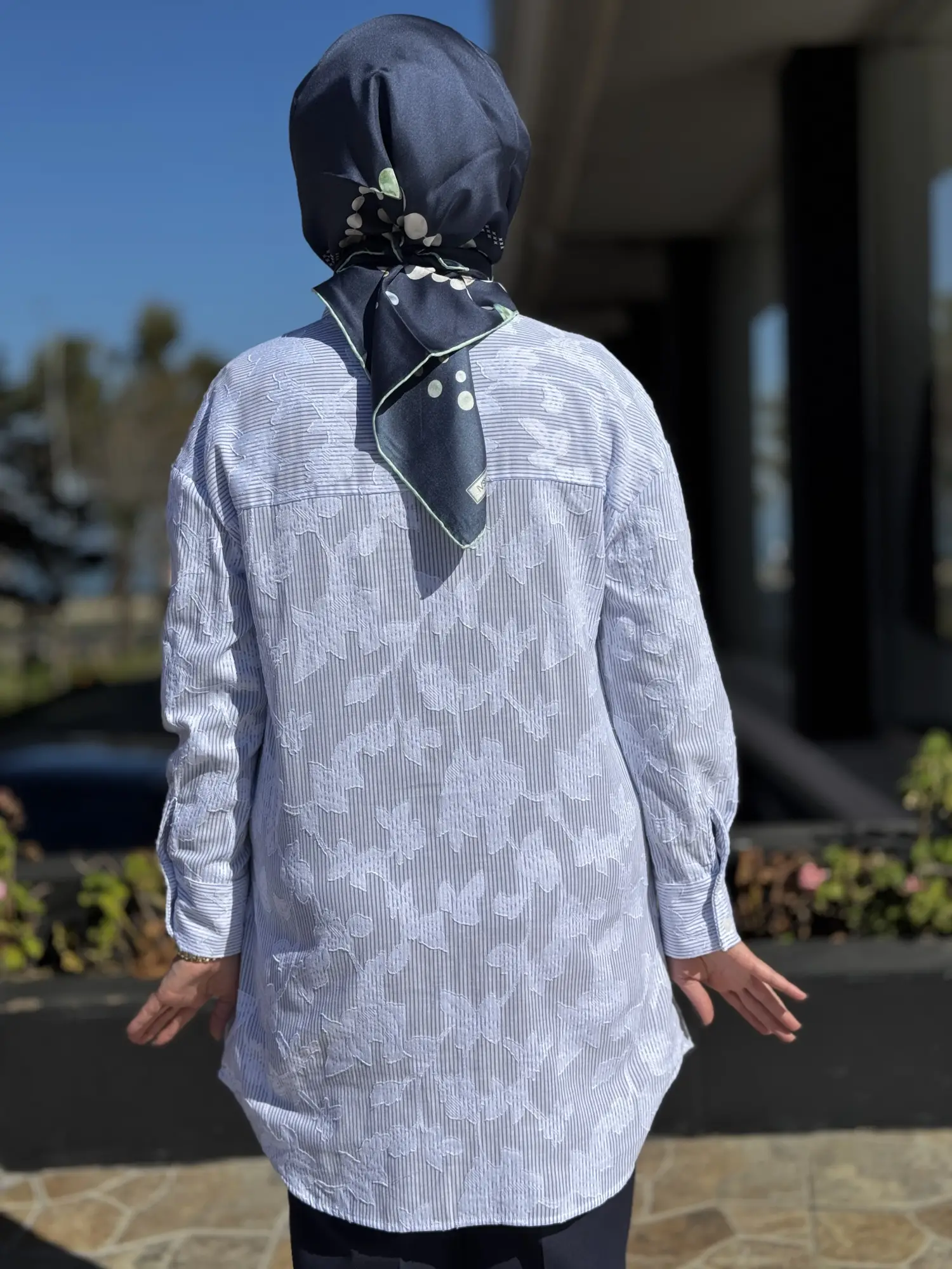 Kayra Kabartma Desenli Çizgili Gömlek