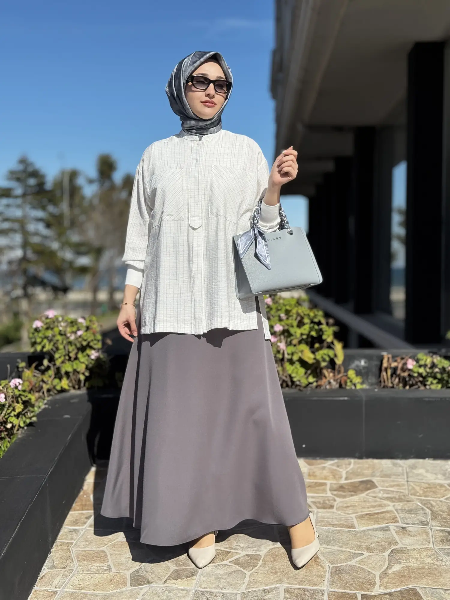 BEYAZ 101000 Ribanalı Patlı Hakim Yaka Gömlek