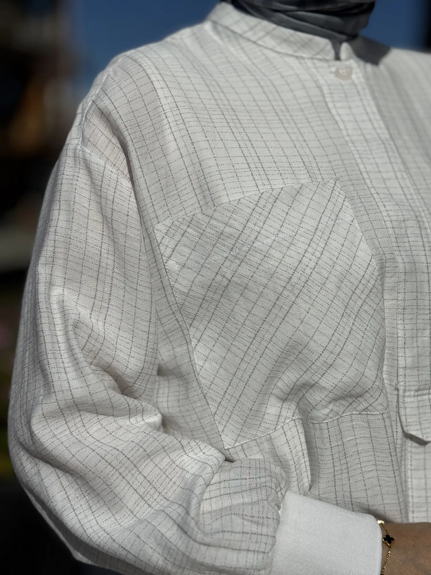 BEYAZ 101000 Ribanalı Patlı Hakim Yaka Gömlek