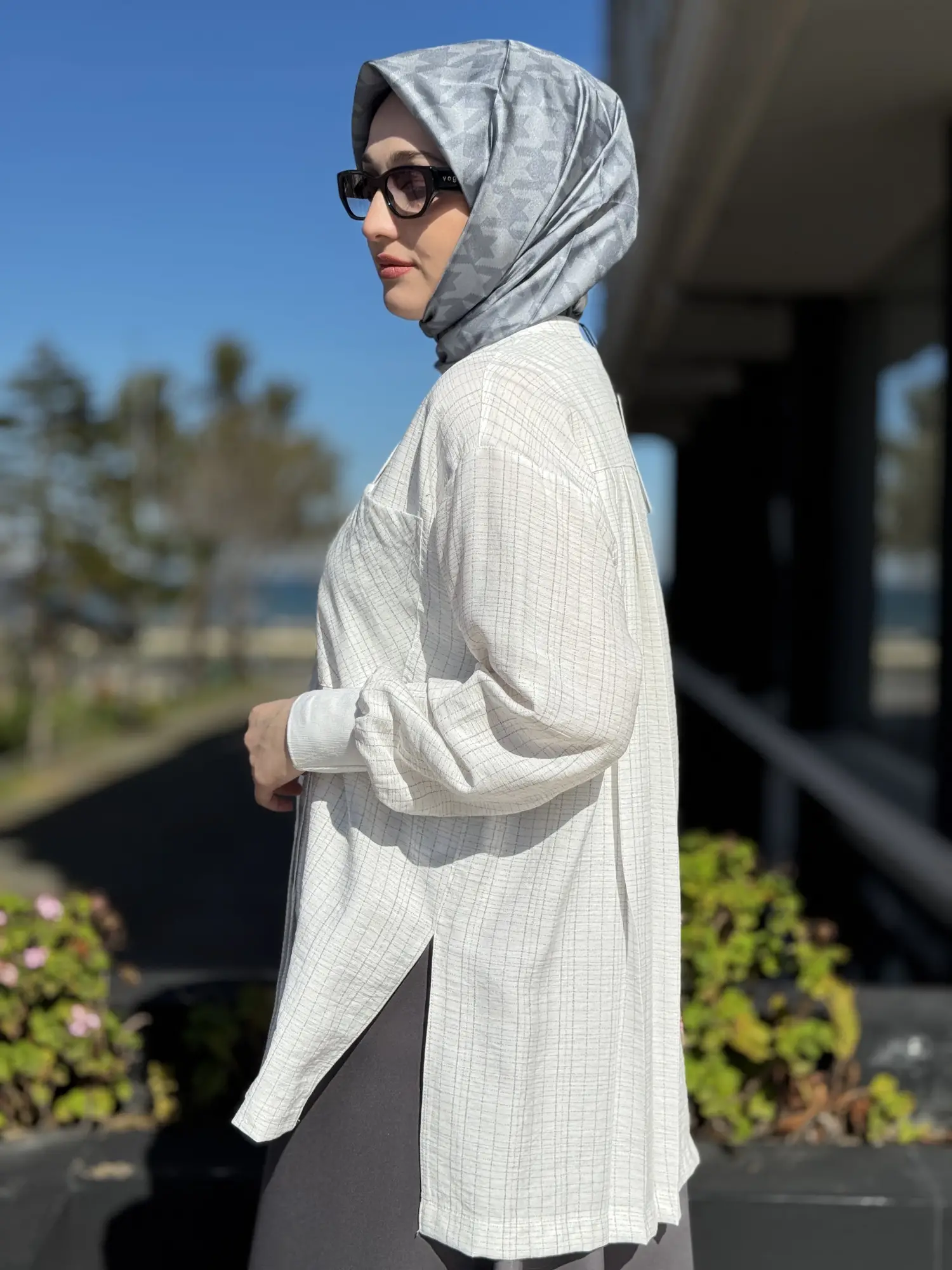 BEYAZ 101000 Ribanalı Patlı Hakim Yaka Gömlek