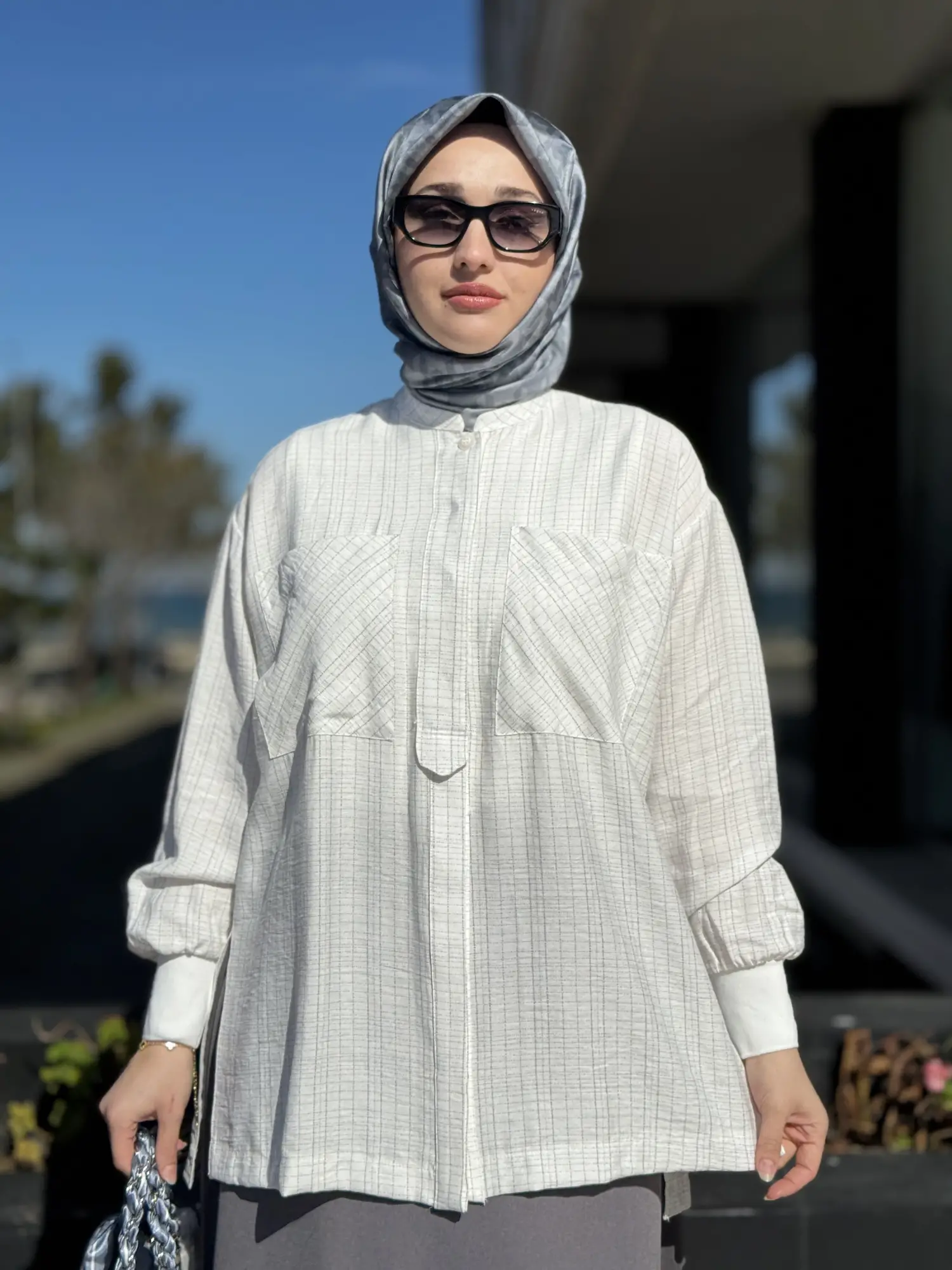 BEYAZ 101000 Ribanalı Patlı Hakim Yaka Gömlek