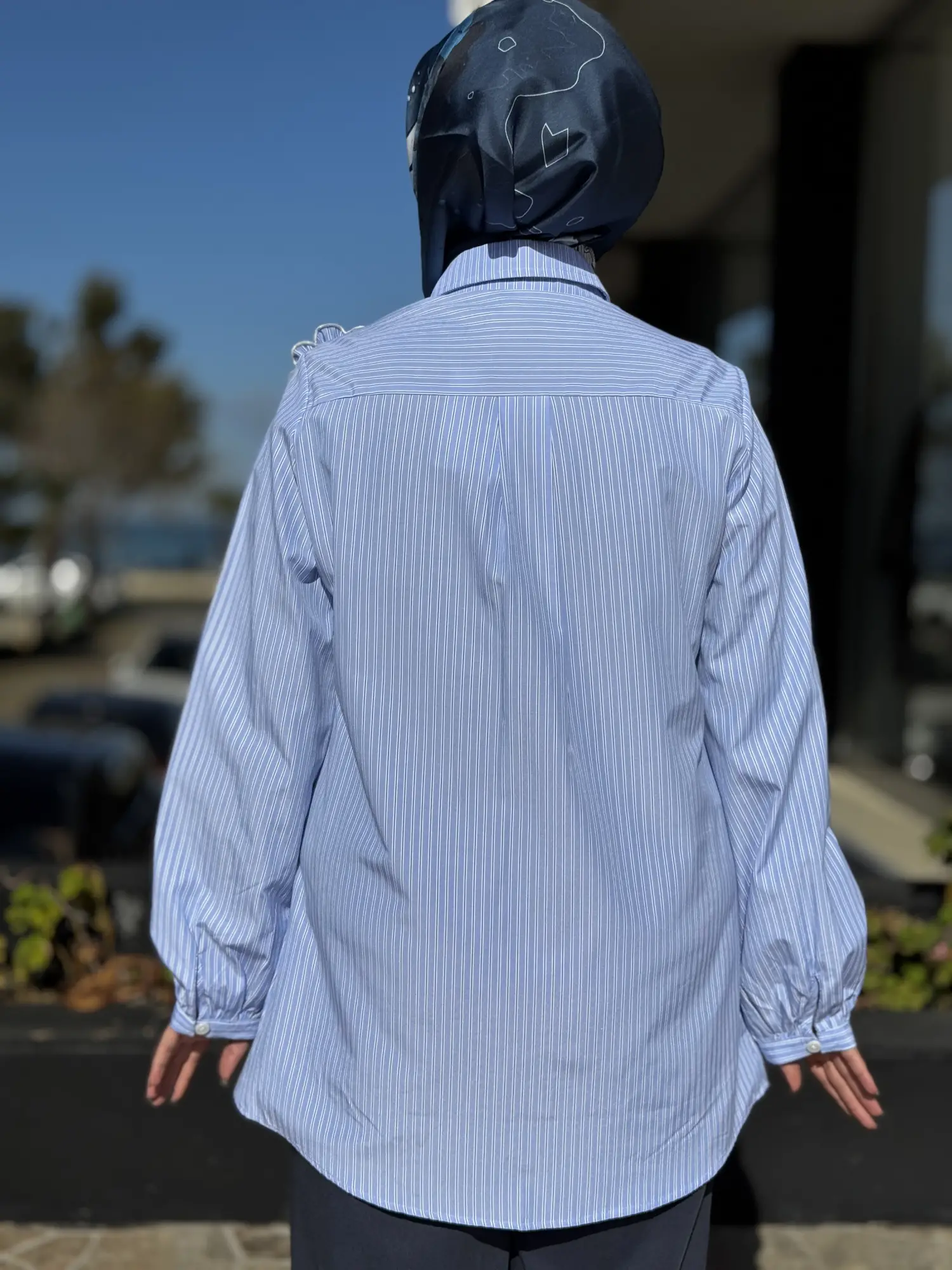 PEMBE Üç Boyutlu Çiçek ve Tül Detaylı Çizgili Gömlek