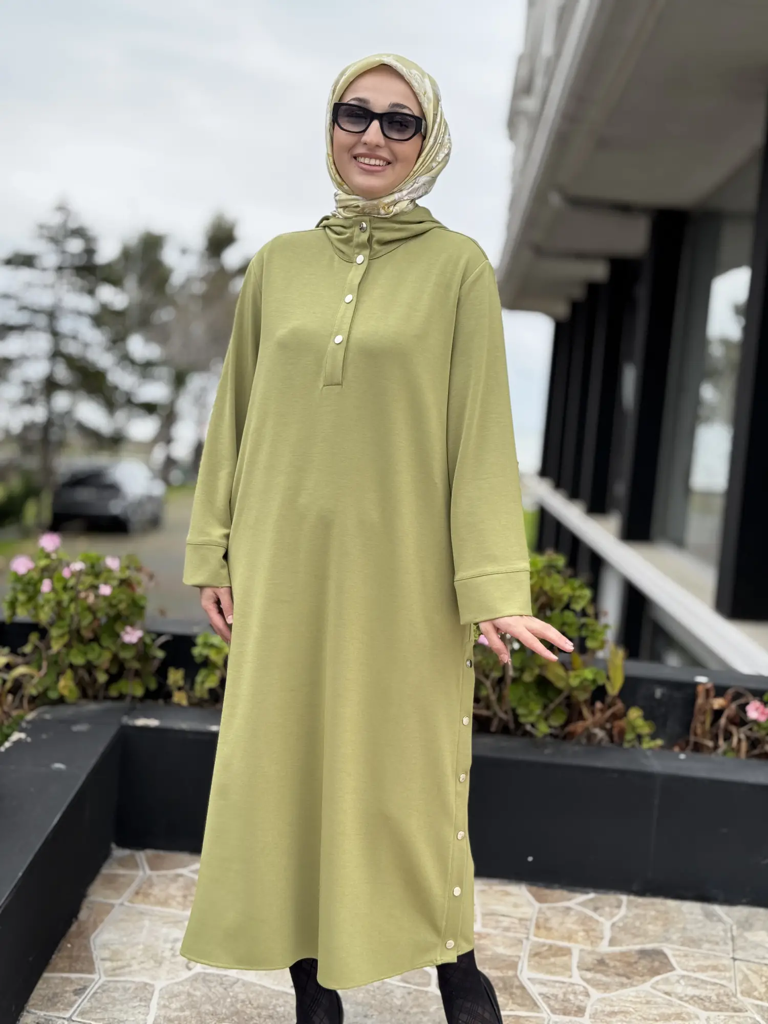 Kayra Kapüşonlu Etek Ucu ve Yakası Çıtçıtlı Penye Elbise