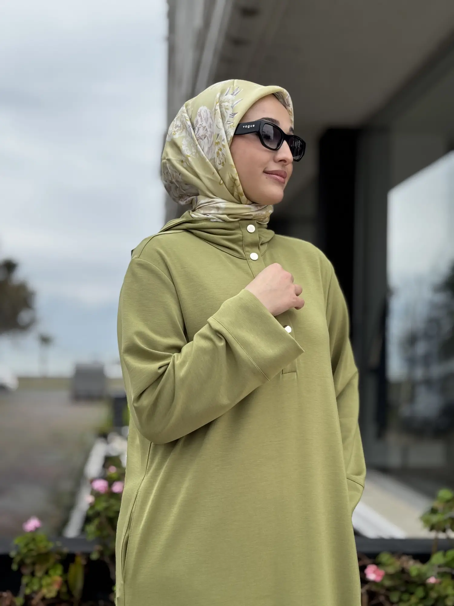 Kayra Kapüşonlu Etek Ucu ve Yakası Çıtçıtlı Penye Elbise