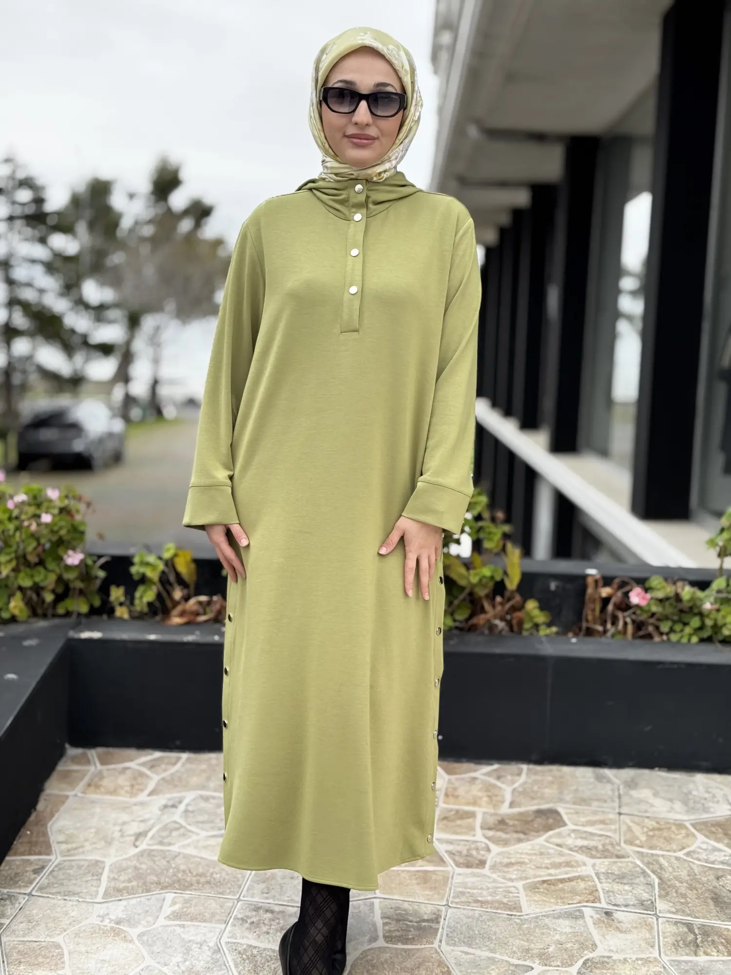 Kayra Kapüşonlu Etek Ucu ve Yakası Çıtçıtlı Penye Elbise