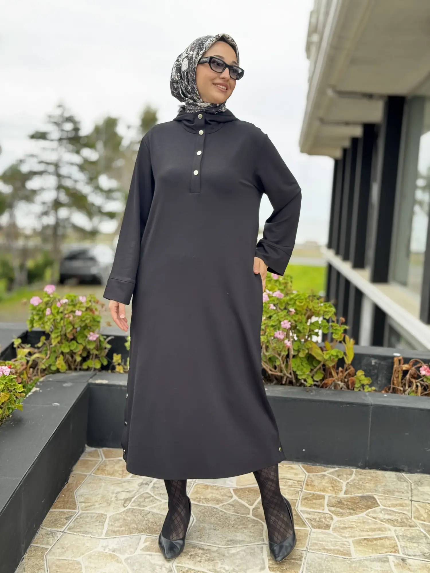 Kayra Kapüşonlu Etek Ucu ve Yakası Çıtçıtlı Penye Elbise