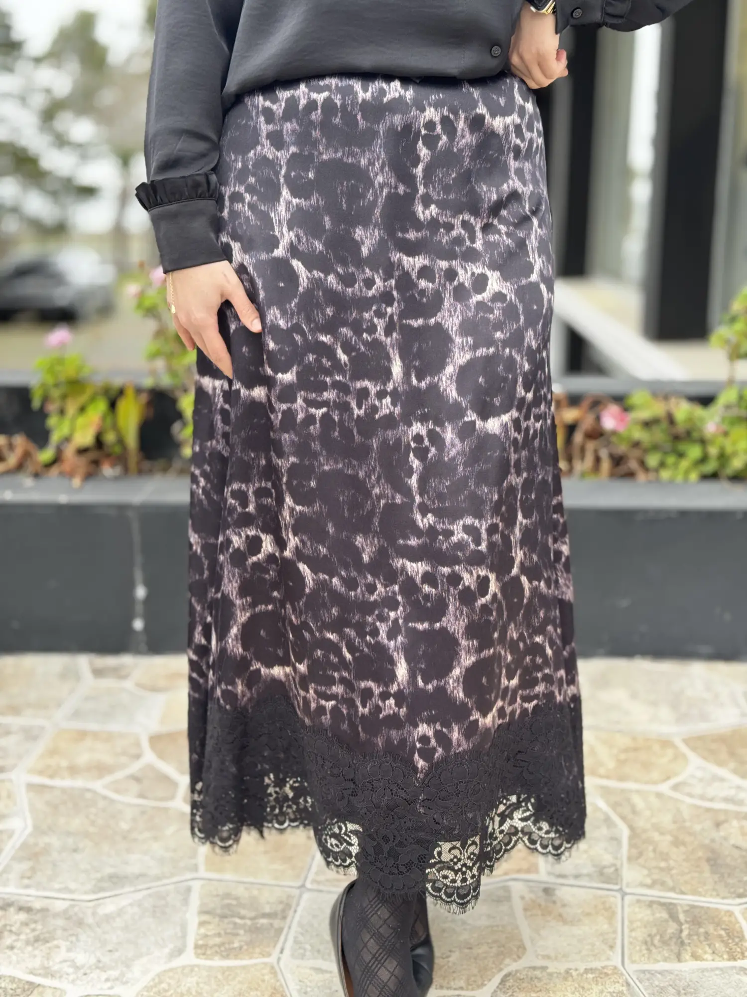SİYAH G5392 Etek Ucu Güpürlü Leopar Saten Etek