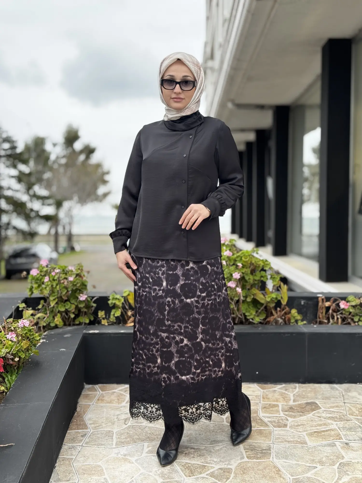 SİYAH G5392 Etek Ucu Güpürlü Leopar Saten Etek