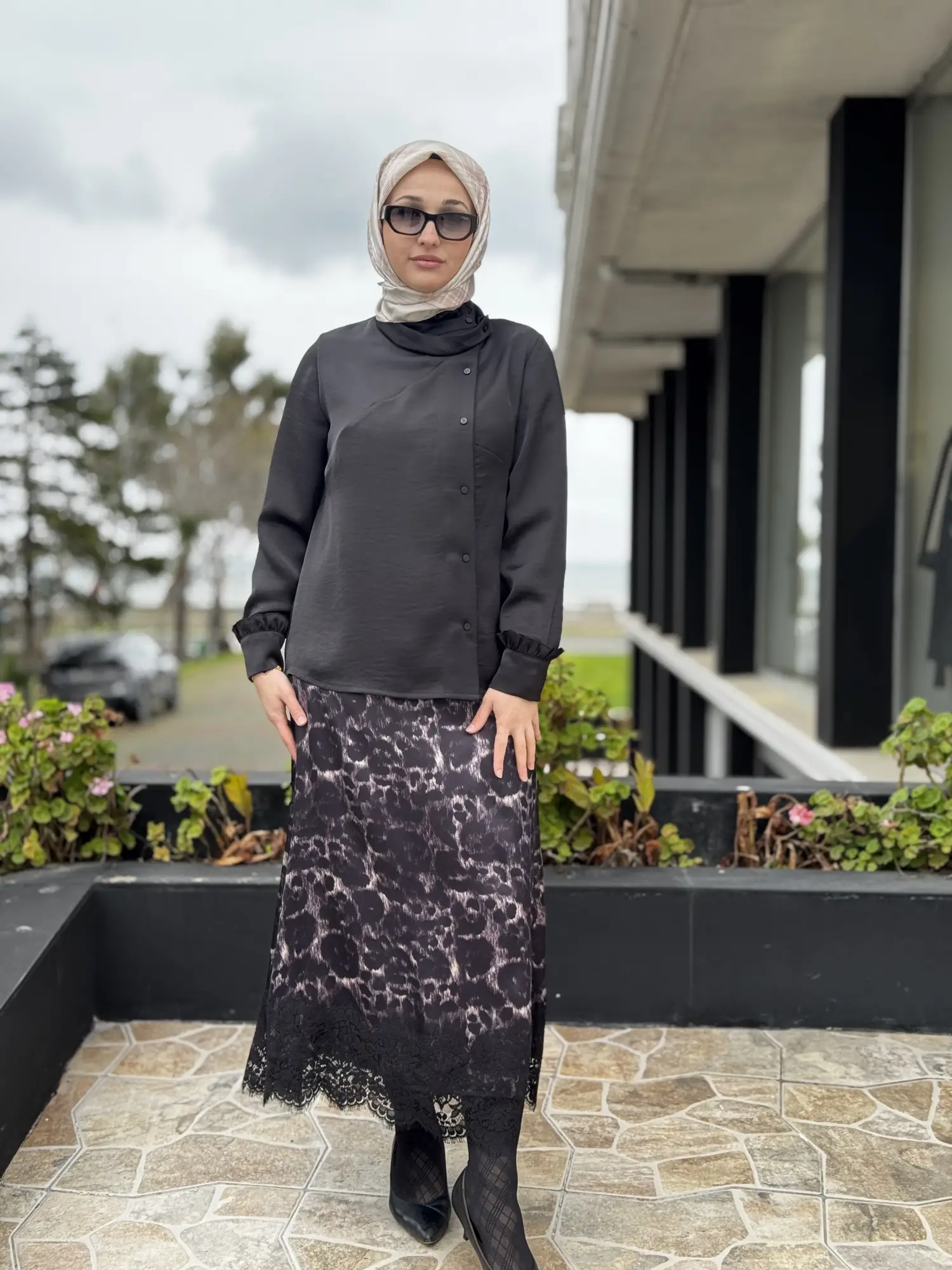 SİYAH G5392 Etek Ucu Güpürlü Leopar Saten Etek